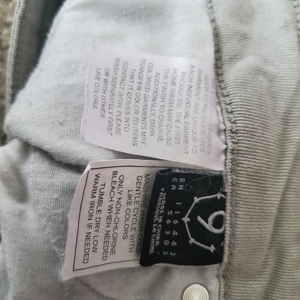 Shorts - Picture 3 of 3